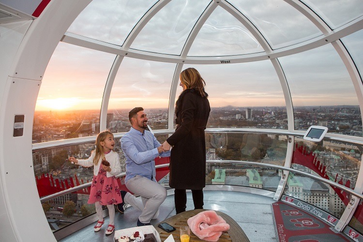 Valentines Day Ideas in London: propose on the London Eye